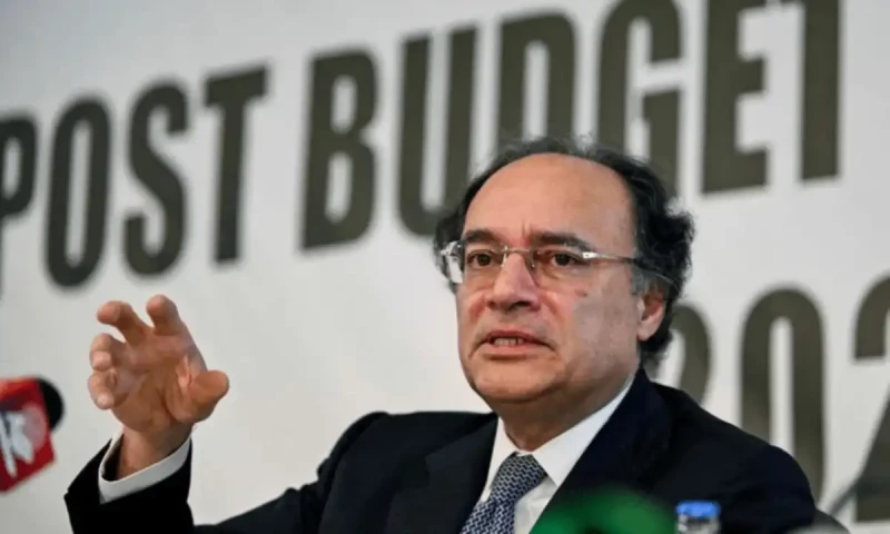 Pakistan formally seeks $1b from IMF to manage external shocks, says finance minister