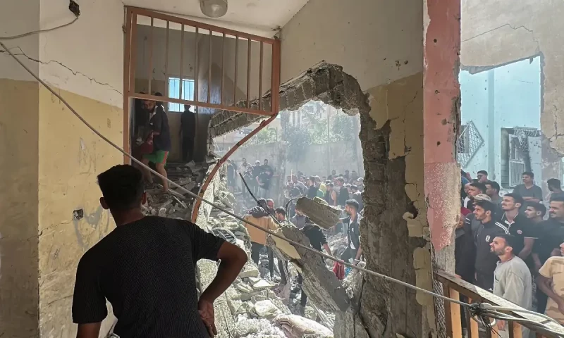 Hamas official says ready to stop fighting if Israel accepts Gaza truce