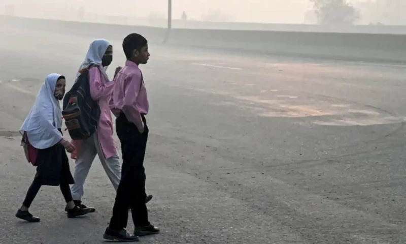Smog in Lahore ends outdoor play for schoolkids