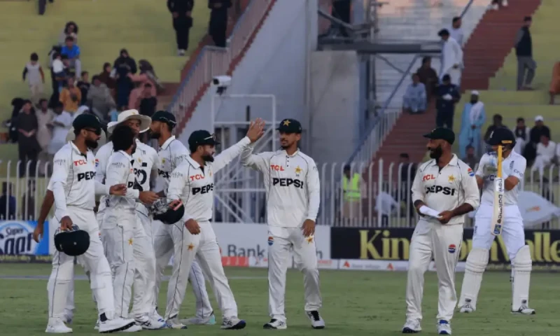 Pakistan bowled out for 344, lead England by 77 runs in third Test in Pindi