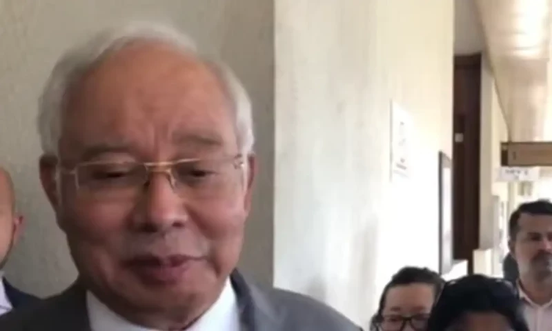 Former Malaysian PM Najib Razak ordered to defend himself in 1MDB trial