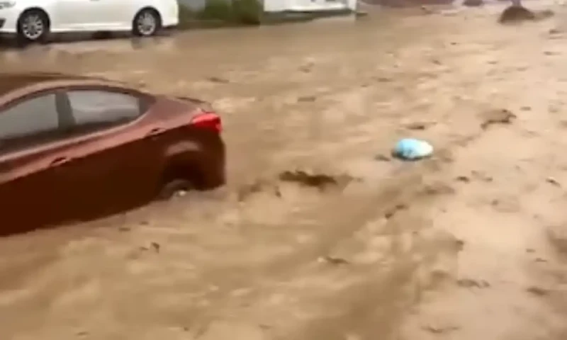Severe flooding hits Saudi Arabian cities including Makkah