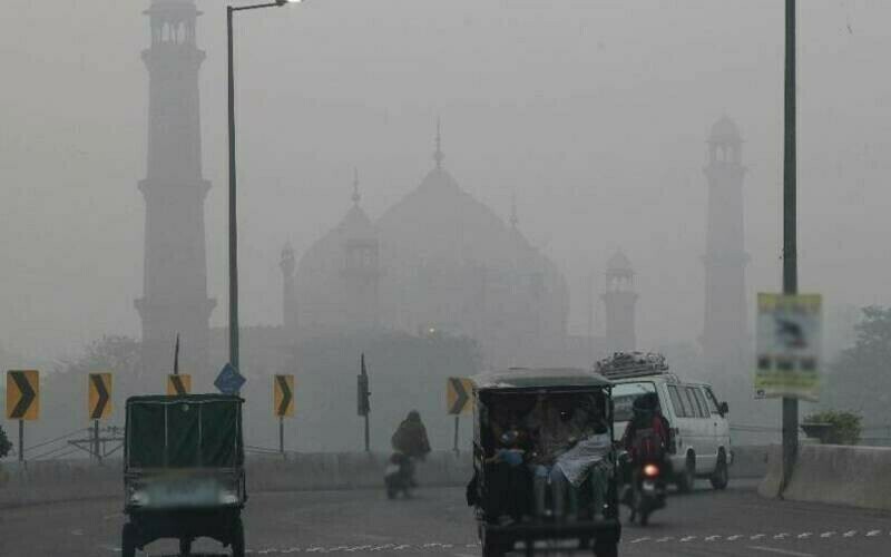 Lahore once again the world&rsquo;s post polluted city as citizens ignore green lockdown