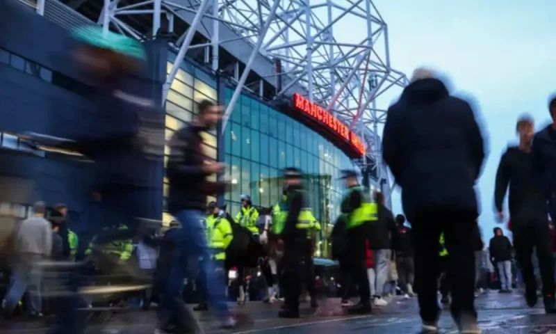 Manchester United fans in favour of leaving Old Trafford
