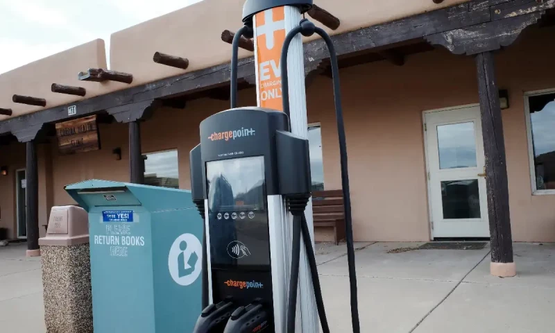 Govt to establish 10,000 EV charging stations by 2030