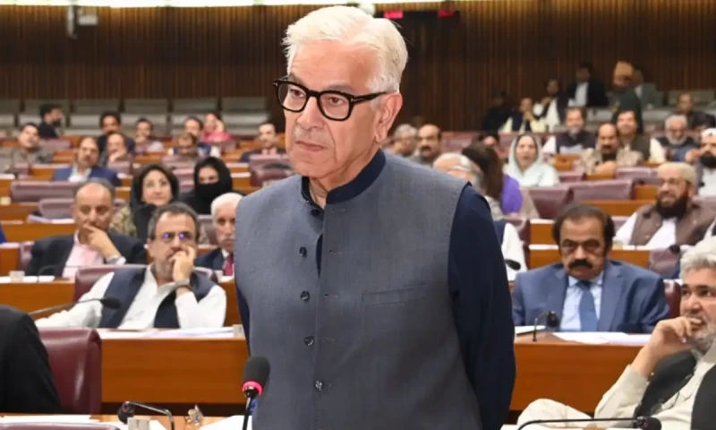 Defence Minister Khawaja Asif rejects possibility of Khan&rsquo;s extradition to US