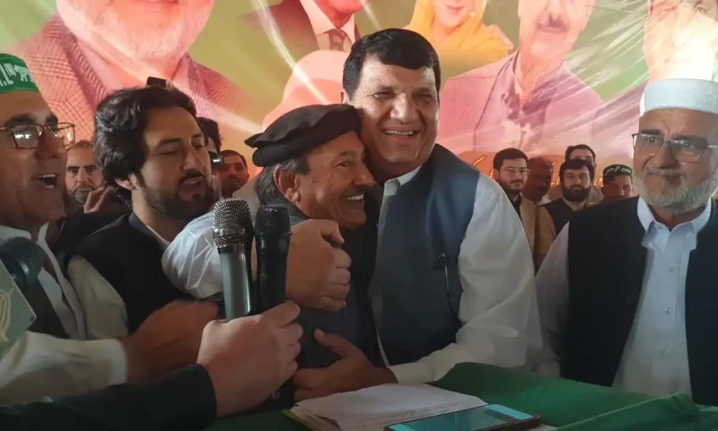 Former ANP leader Zahid Khan joins PML-N