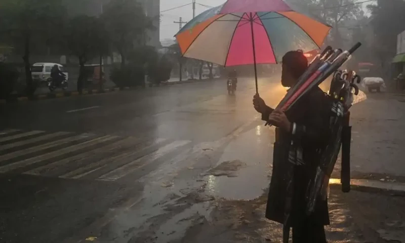 PMD forecasts cloudy weather with rain in upper parts