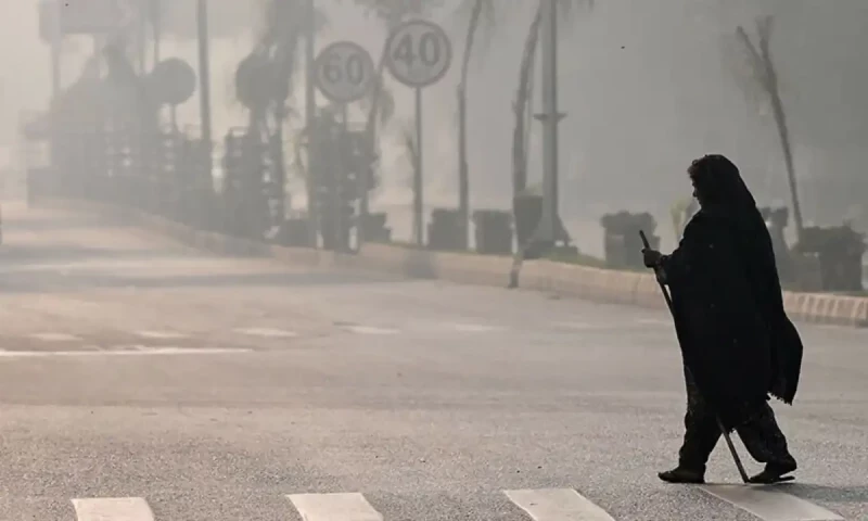 Lahore&rsquo;s air quality reaches &lsquo;hazardous&rsquo; levels as AQI reaches 582