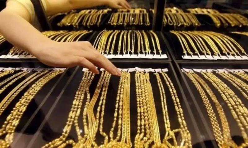 Check out latest gold rates after big decrease in Pakistan