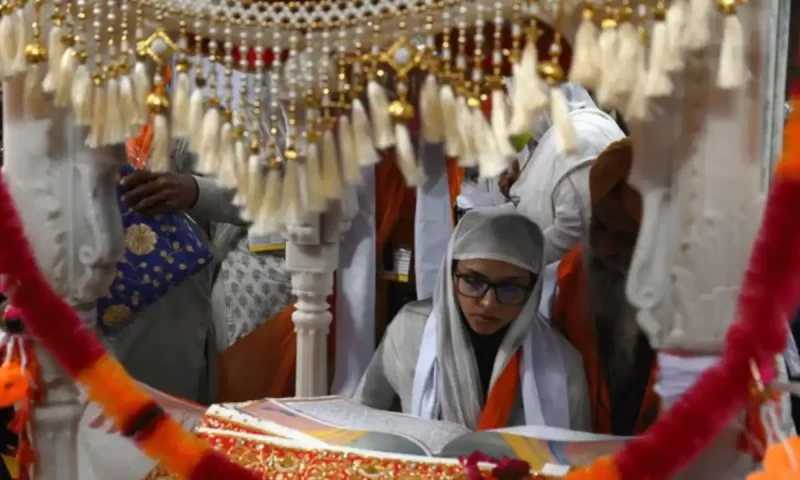 Pakistan issues over 3,000 visas to Sikh pilgrims for Guru Nanak&rsquo;s birth anniversary