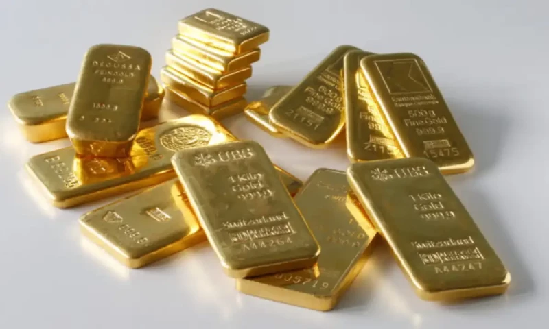 Gold prices see massive decrease in Pakistan