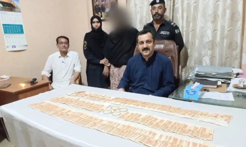 Karachi woman arrested for stealing neighbor&rsquo;s gold and performing Umrah