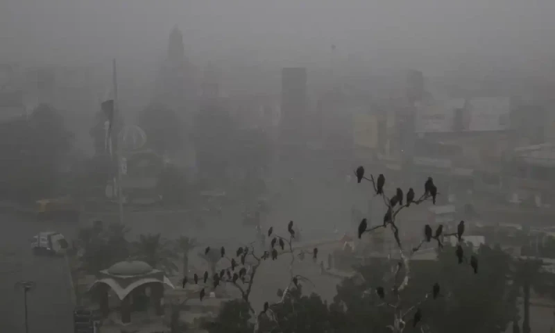 Lahore, Multan universities switch to online classes amid smog crisis