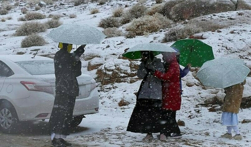 Heavy snowfall and rainfall in northern Pakistan intensifies cold