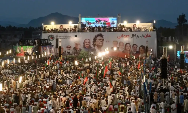 PTI leaders &lsquo;confused&rsquo; about party&rsquo;s call to mobilise hundreds of supporters