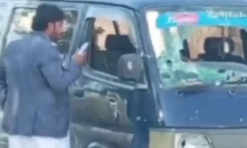Gunmen kill 38 in attack on passenger vans in KP&rsquo;s Kurram