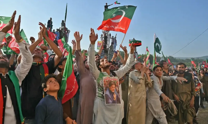 Over 400 PTI supporters arrested as twin cities sealed off