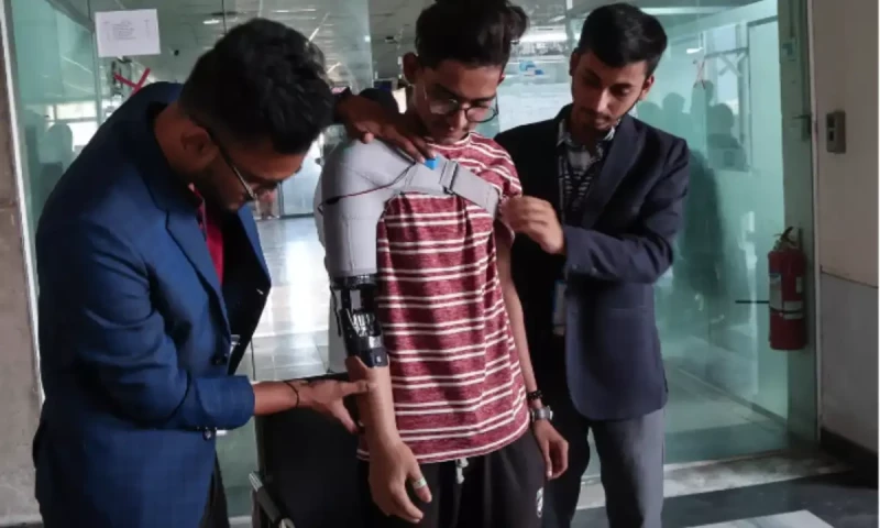 Wounded Bangladesh protesters receive robotic helping hand