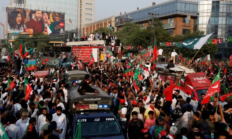 Aurangzeb says daily economic losses worth Rs190 bn due to protests