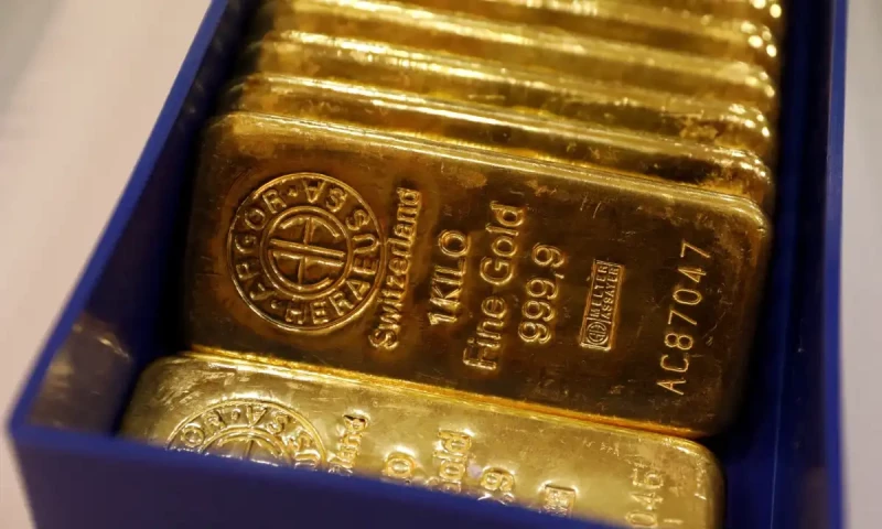 Gold prices plummet in Pakistan