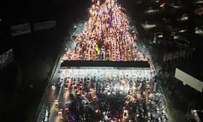 Day 2 of PTI march: Central convoy reaches 26 Number Chowrangi