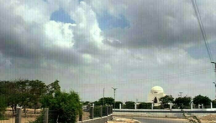 PMD forecasts hot day in Karachi