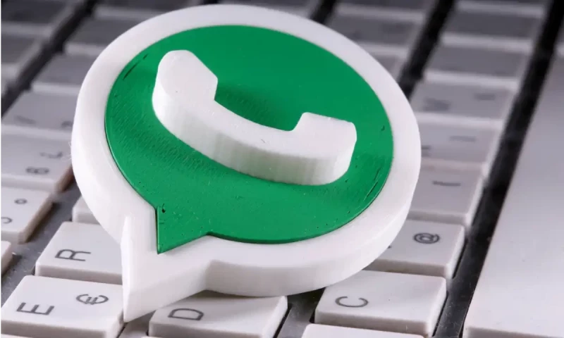 WhatsApp beta unveils new light, dark themes
