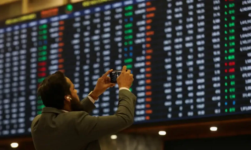 Pakistan Stock Exchange&rsquo;s benchmark index experiences sharp decline amid political turmoil