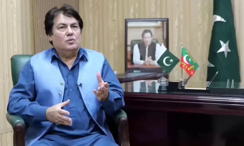 Khan suggested protesting in Sangjani, but Bibi insisted on going to D-Chowk, says Saif