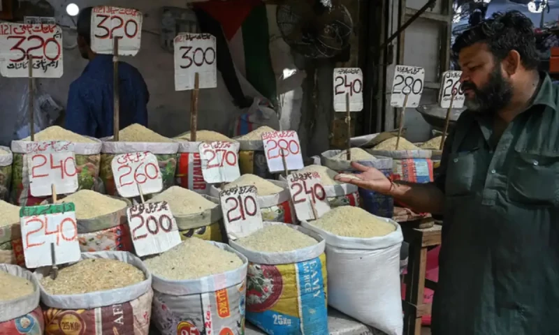Pakistan&rsquo;s annual inflation slows down to 4.9% in November
