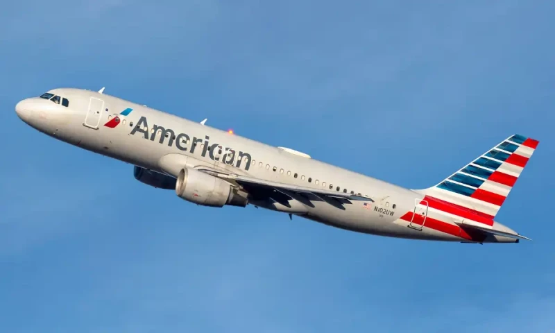 American Airlines Boeing 737 makes emergency landing due to electrical issues