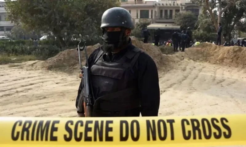 Elderly woman robbed of massive sum in Lahore