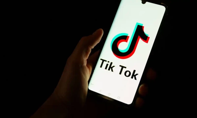 Newlywed girl dies in Faisalabad while making TikTok video