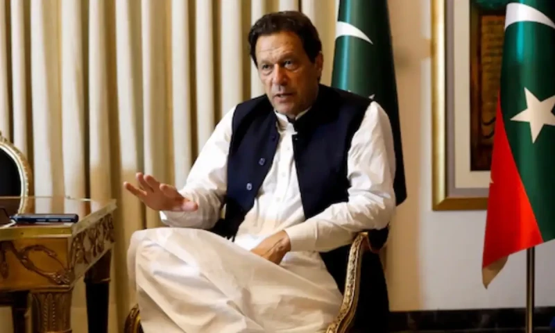 Imran reveals &lsquo;trump card&rsquo;, warns of civil disobedience