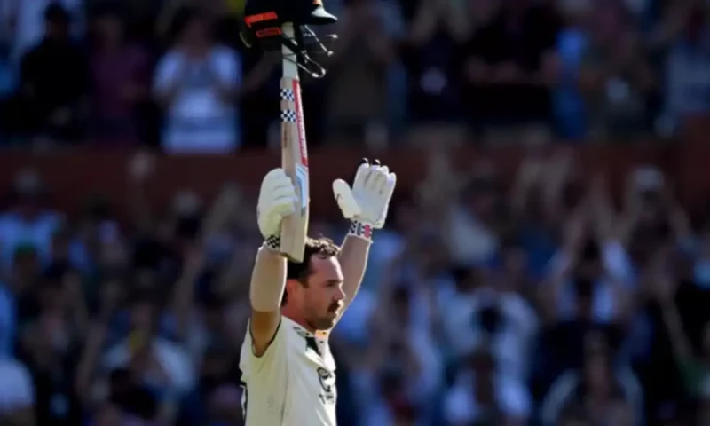 Australia zero in on victory over India after Head crunches 140