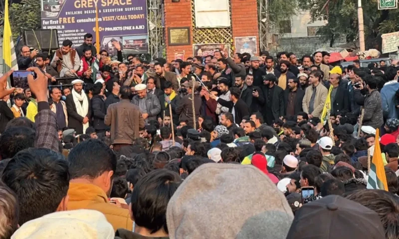 AJK president orders government to &lsquo;immediately&rsquo; revoke ordinance, release detained individuals