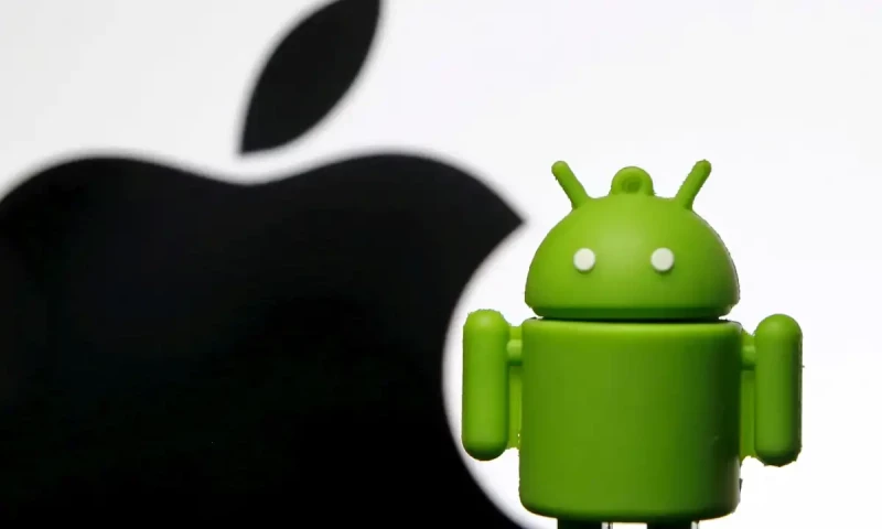 FBI warns iPhone, Android users against unencrypted text messages