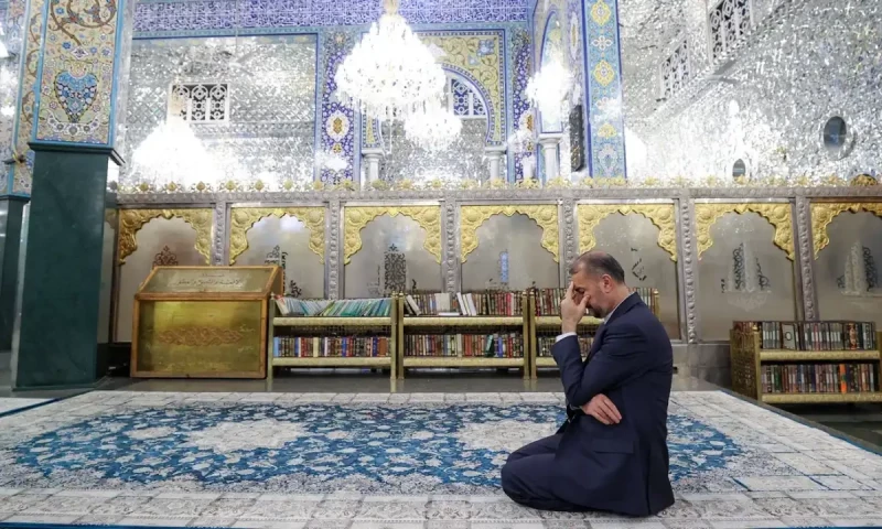 Sayyida Zainab shrine remains unharmed amid Syrian rebel advances