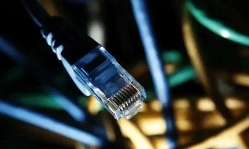 LHC issues notice to federal govt over slow internet speeds
