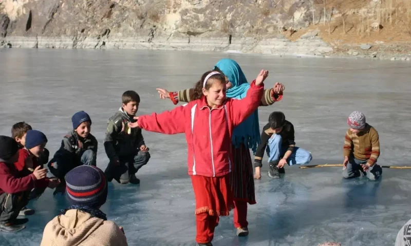 Temperatures drop across Pakistan after snowfall across Northern Areas