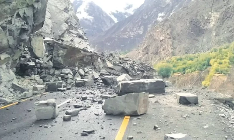 Landslide strikes vehicle in Skardu, five dead