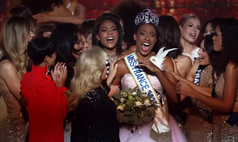 Oldest Miss France clinches crown, aged 34