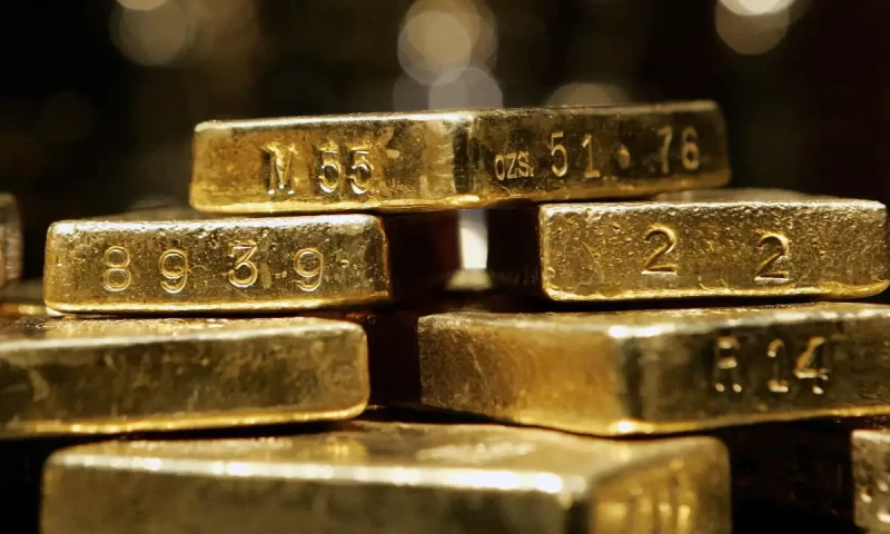 Gold prices decrease in Pakistan