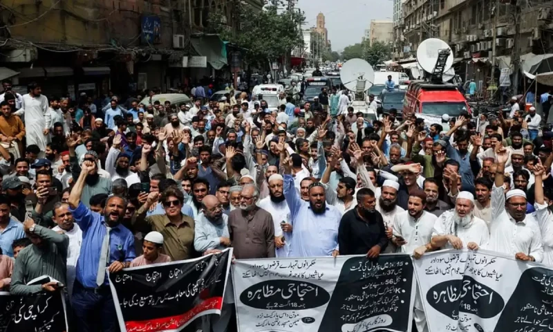 Residents of Jamrud protest against ongoing electricity load shedding