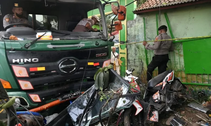 Tragic bus accidents in central Afghanistan claim 52 lives