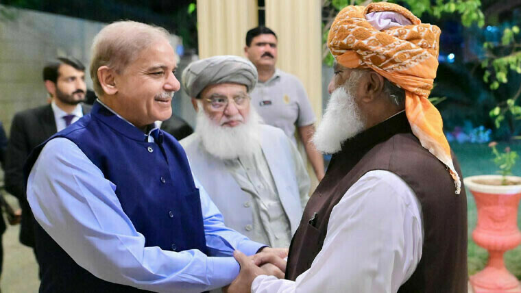 Maulana arrives for meeting with PM Shehbaz