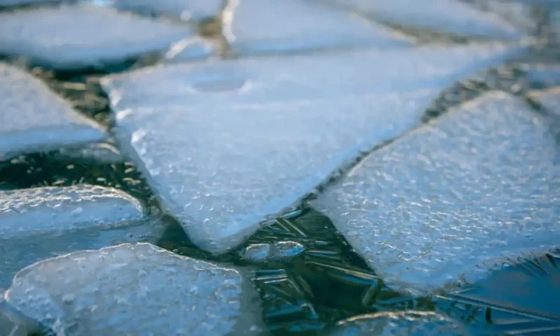 Severe cold grips Pakistan, temperatures fall as low as -11&deg;C