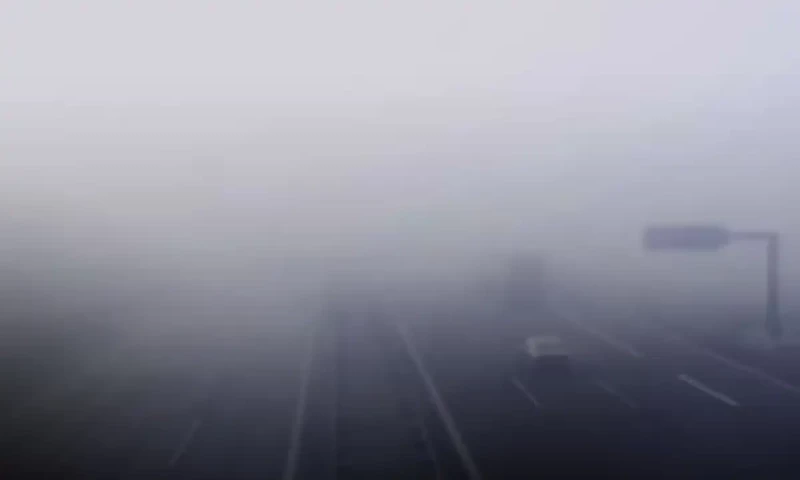 Dense fog forces closure of motorways in Punjab
