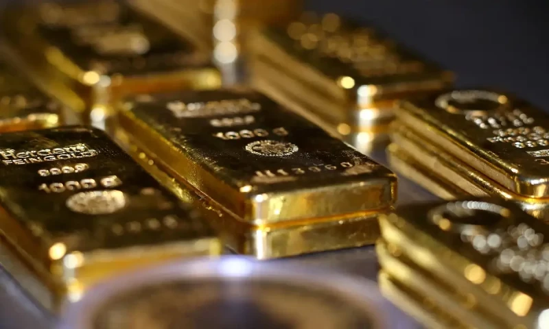 Gold prices see major decline in Pakistan